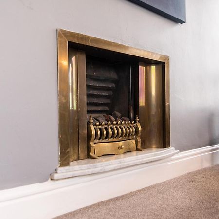 3 Bed Apartment - Perfect For Contractors Near Liverpool Airport เฮล ภายนอก รูปภาพ