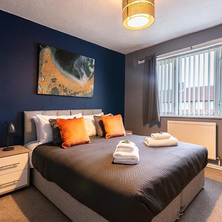 3 Bed Apartment - Perfect For Contractors Near Liverpool Airport เฮล ภายนอก รูปภาพ