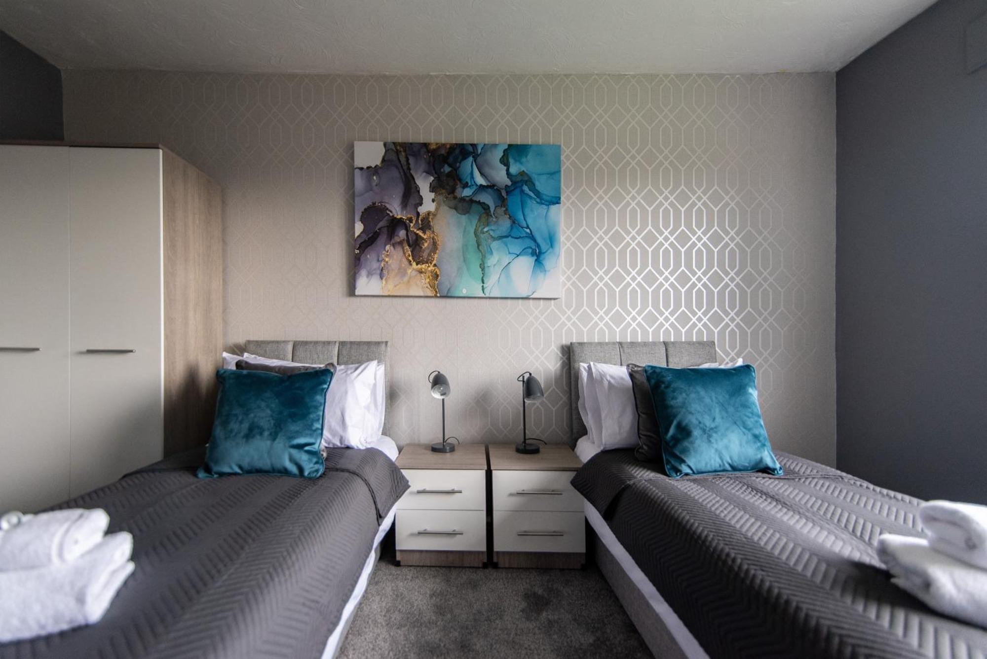 3 Bed Apartment - Perfect For Contractors Near Liverpool Airport เฮล ภายนอก รูปภาพ