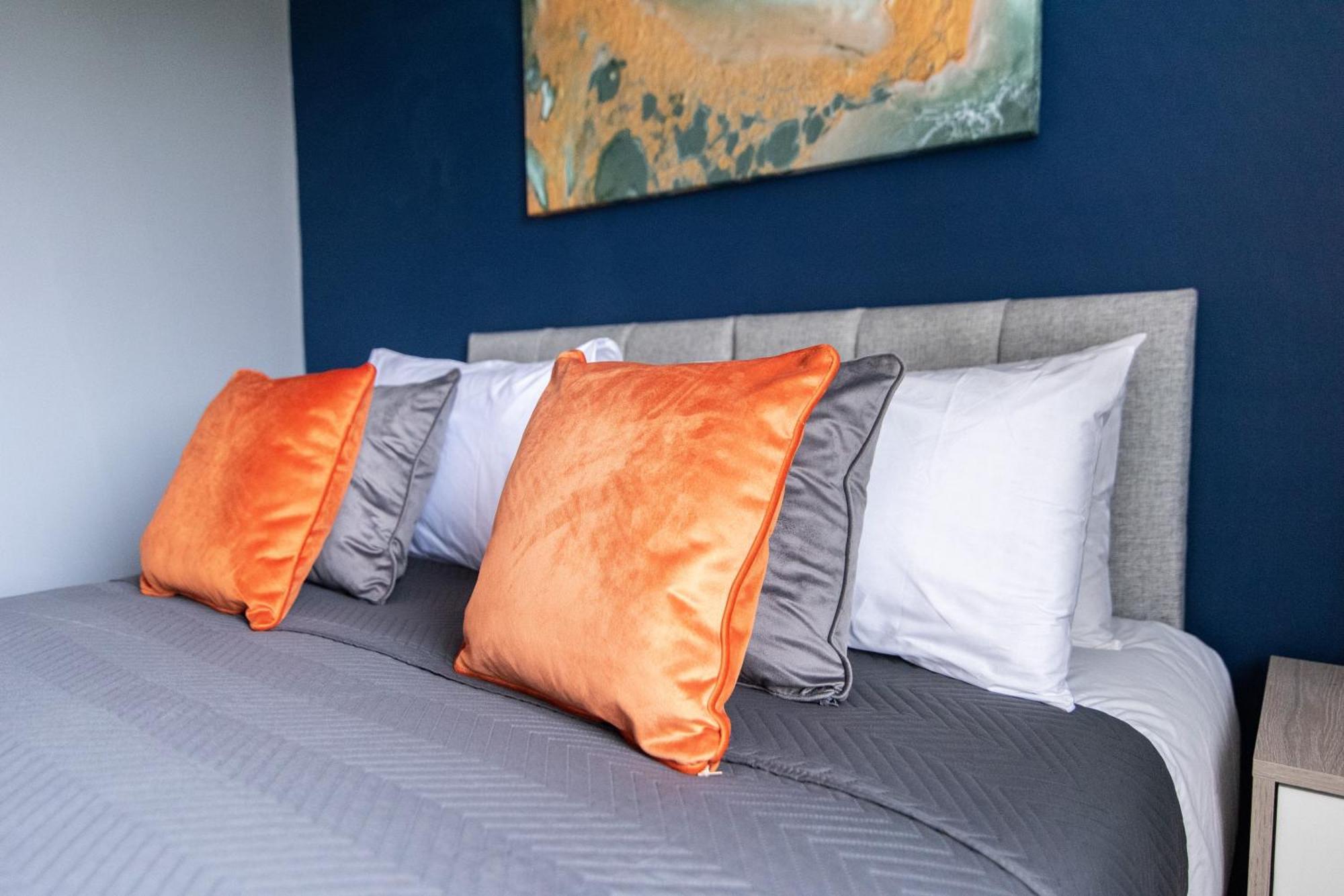 3 Bed Apartment - Perfect For Contractors Near Liverpool Airport เฮล ภายนอก รูปภาพ