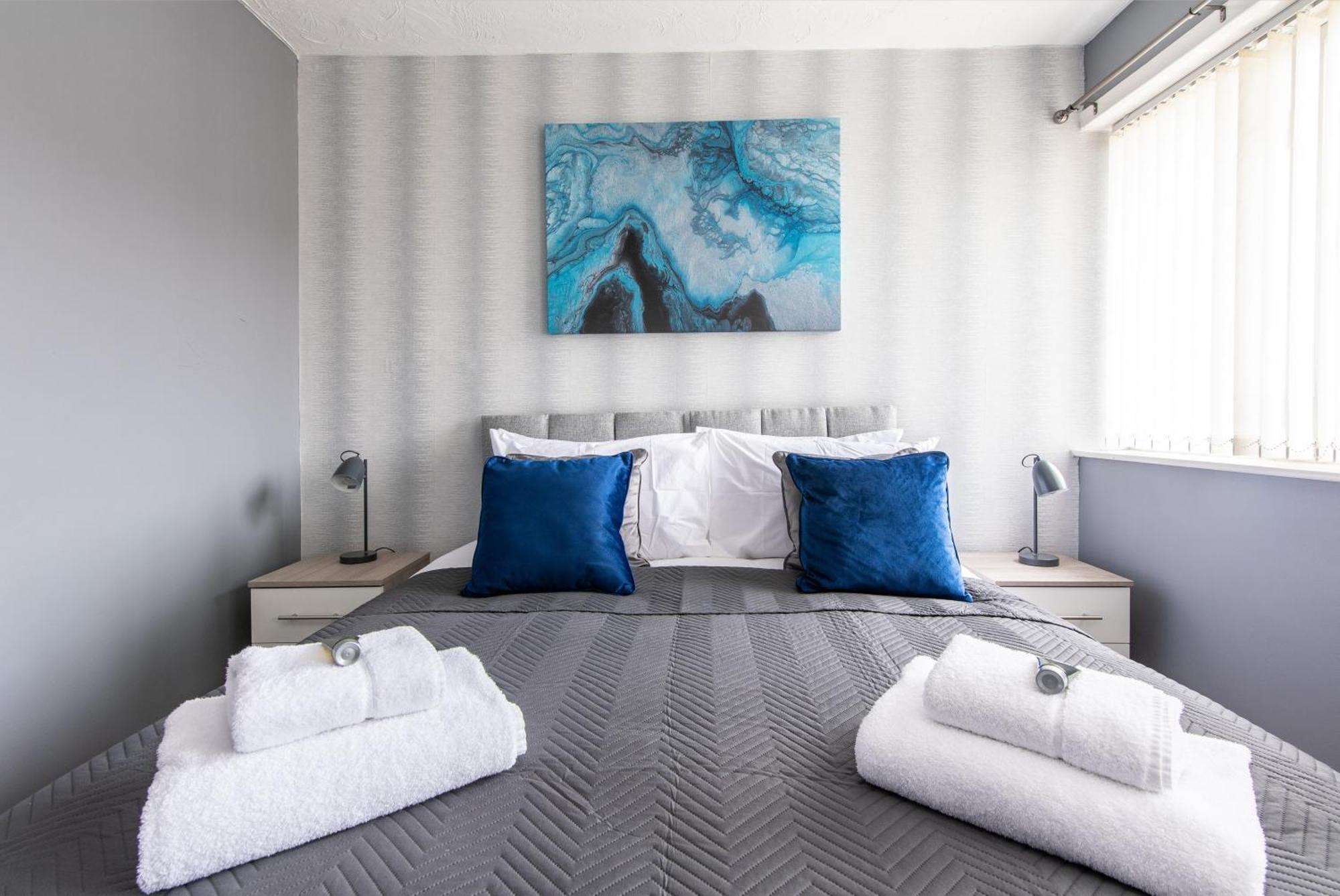 3 Bed Apartment - Perfect For Contractors Near Liverpool Airport เฮล ภายนอก รูปภาพ