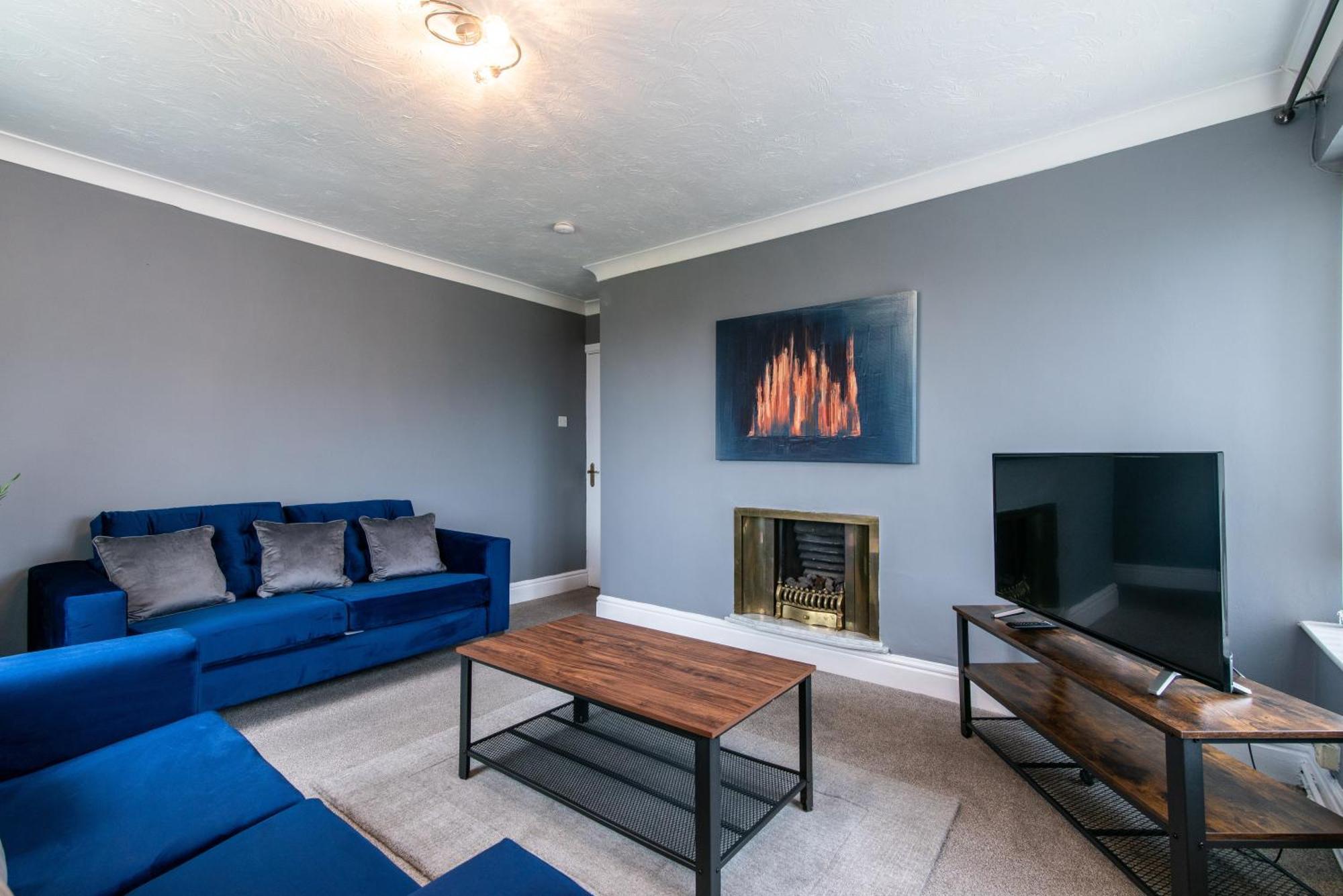 3 Bed Apartment - Perfect For Contractors Near Liverpool Airport เฮล ภายนอก รูปภาพ