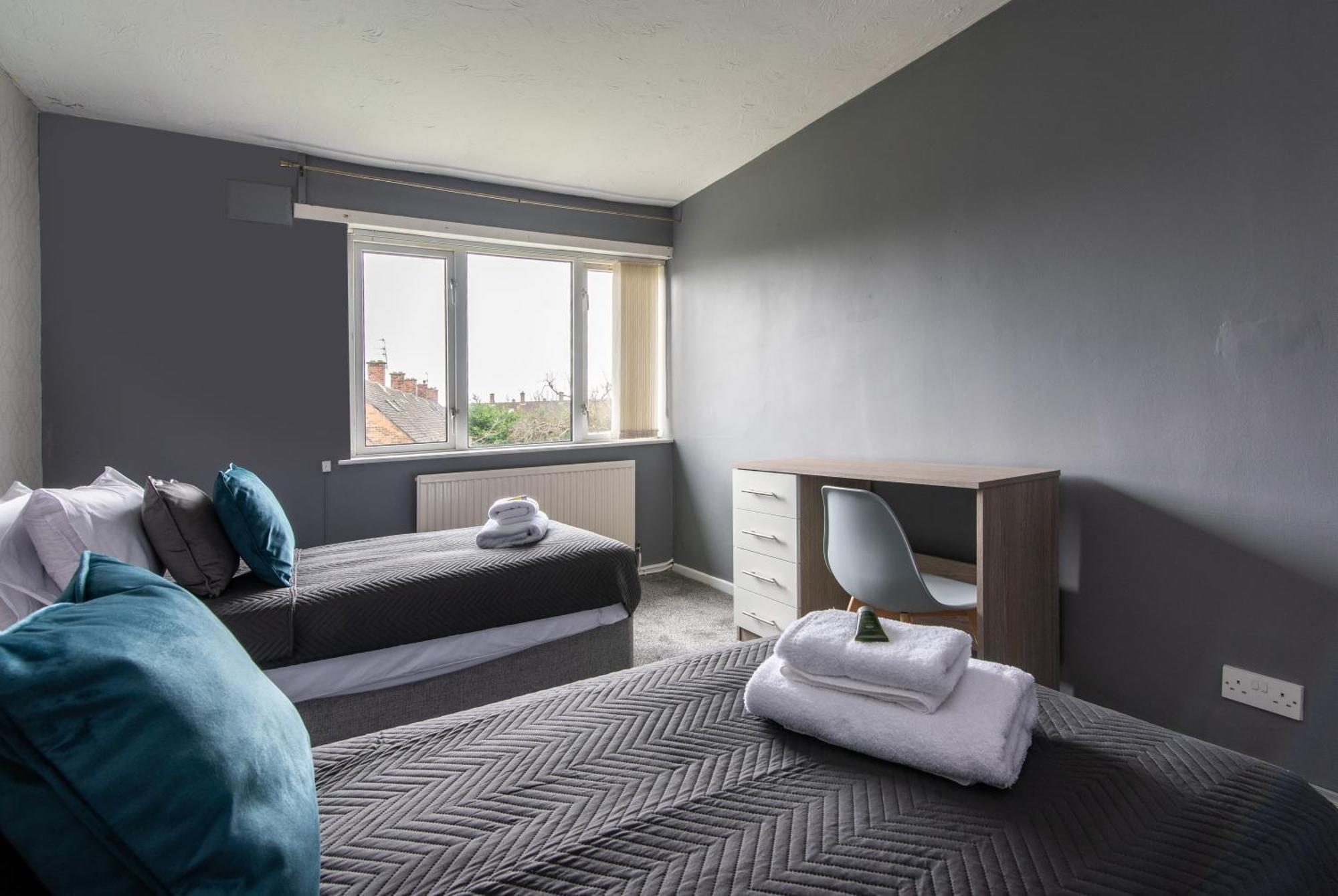 3 Bed Apartment - Perfect For Contractors Near Liverpool Airport เฮล ภายนอก รูปภาพ