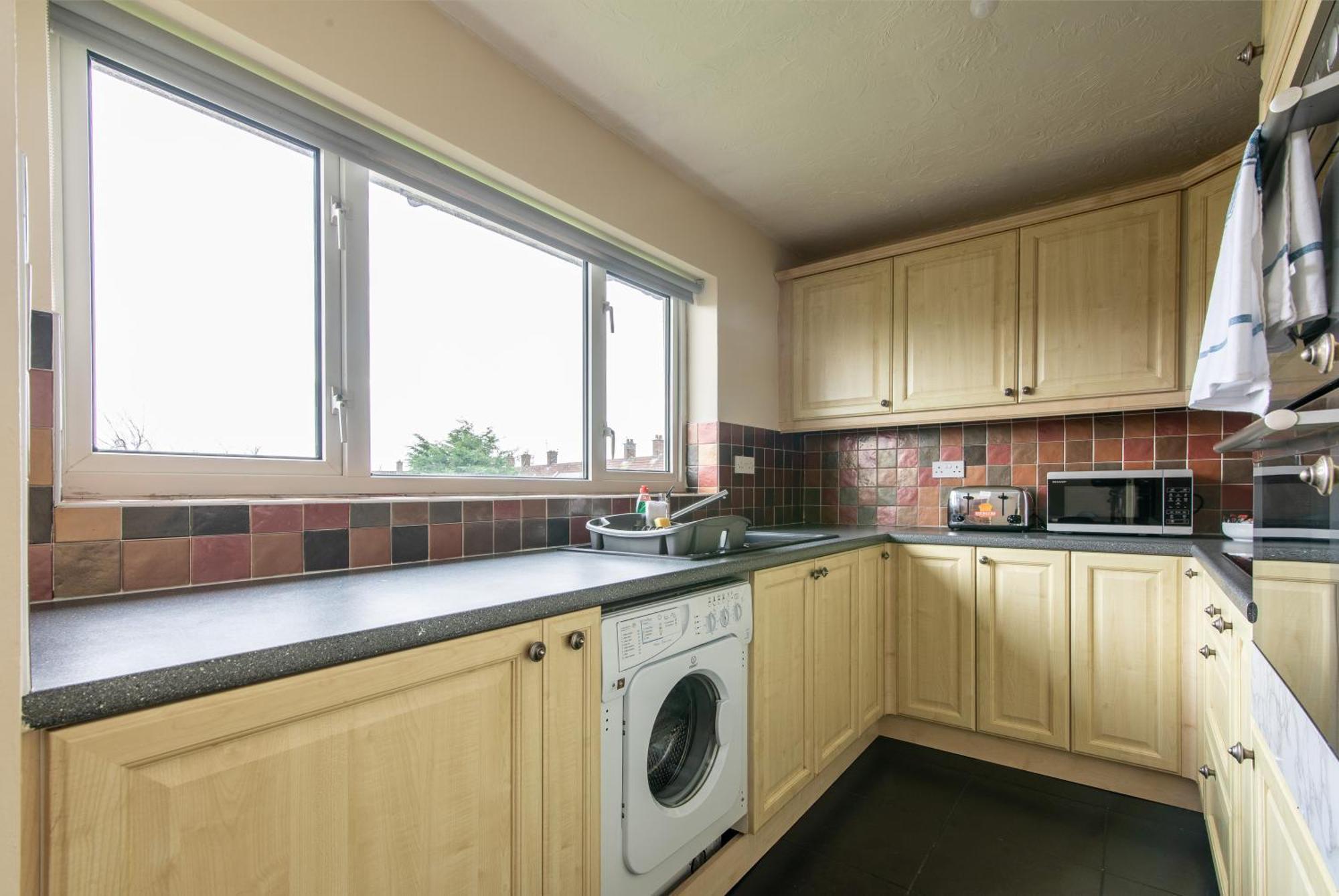 3 Bed Apartment - Perfect For Contractors Near Liverpool Airport เฮล ภายนอก รูปภาพ