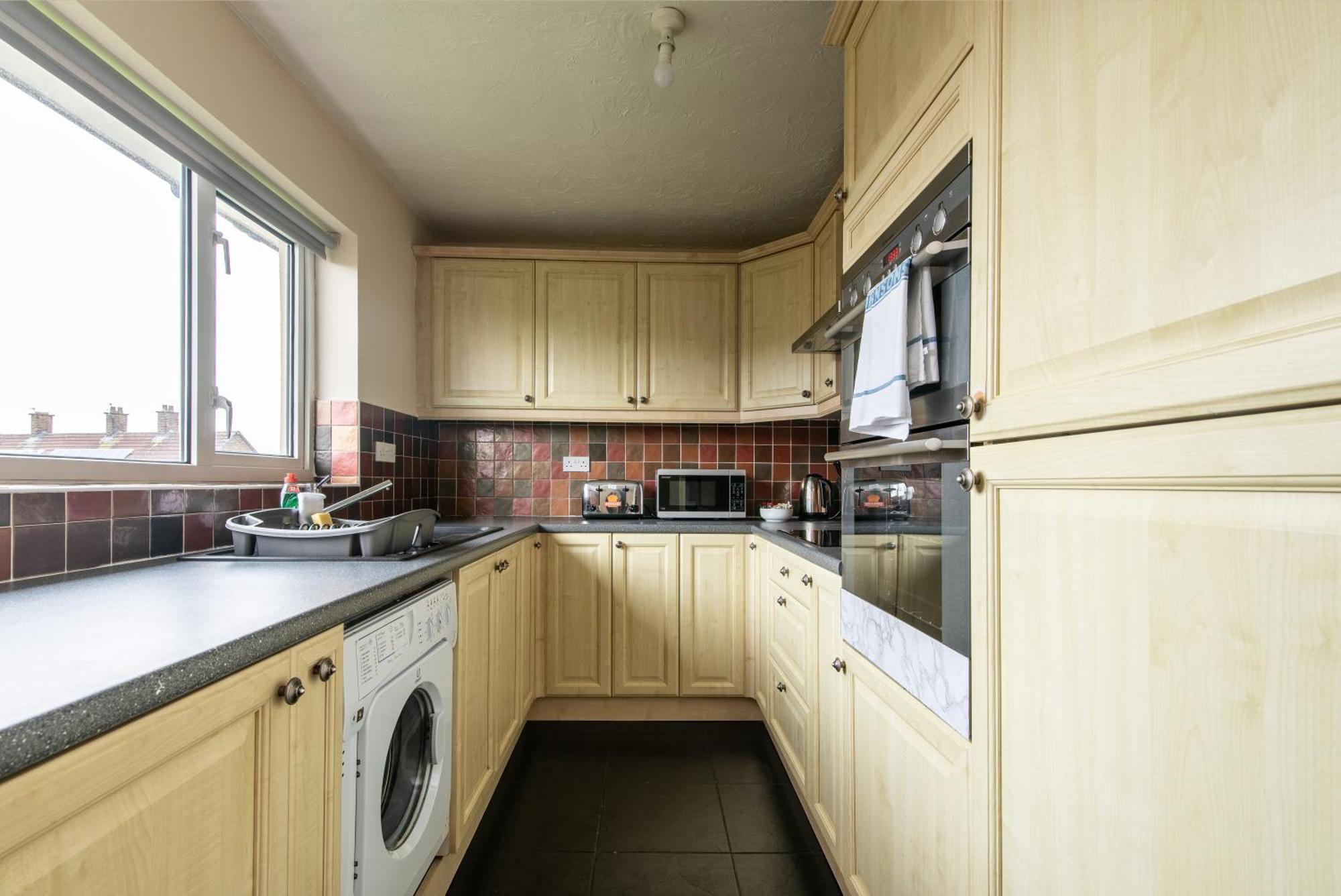 3 Bed Apartment - Perfect For Contractors Near Liverpool Airport เฮล ภายนอก รูปภาพ